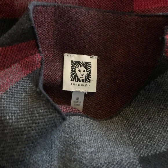 Sweater - Picture 3 of 3